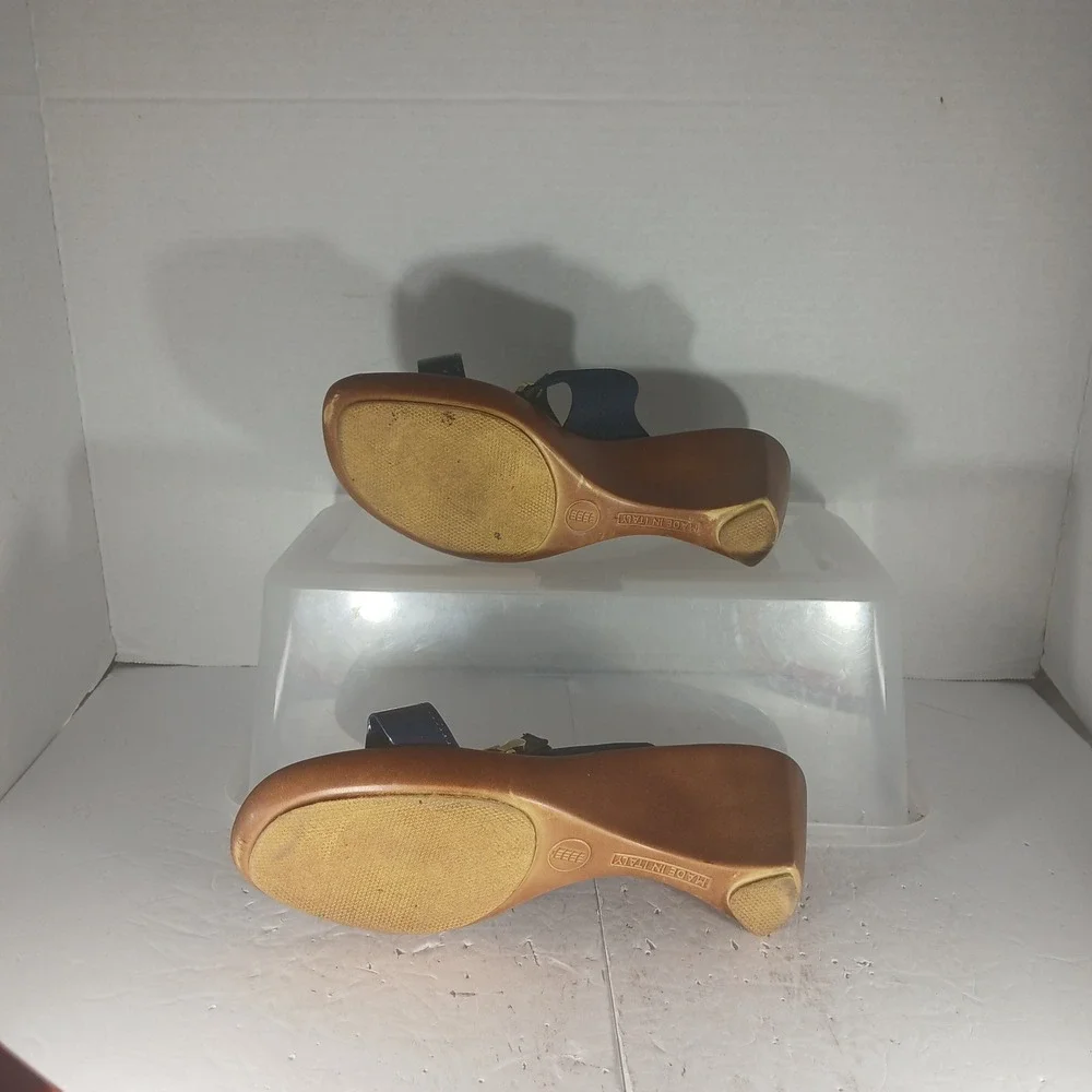 Italian Shoemakers Wedge Sandals 7M Navy Blue Gold Hardware Made in Italy